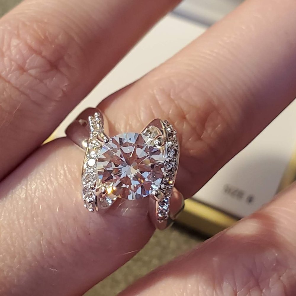 NEW! Beautiful Elegant Silver Plated Cubic Zirconia Engagement Style Ring Size 8